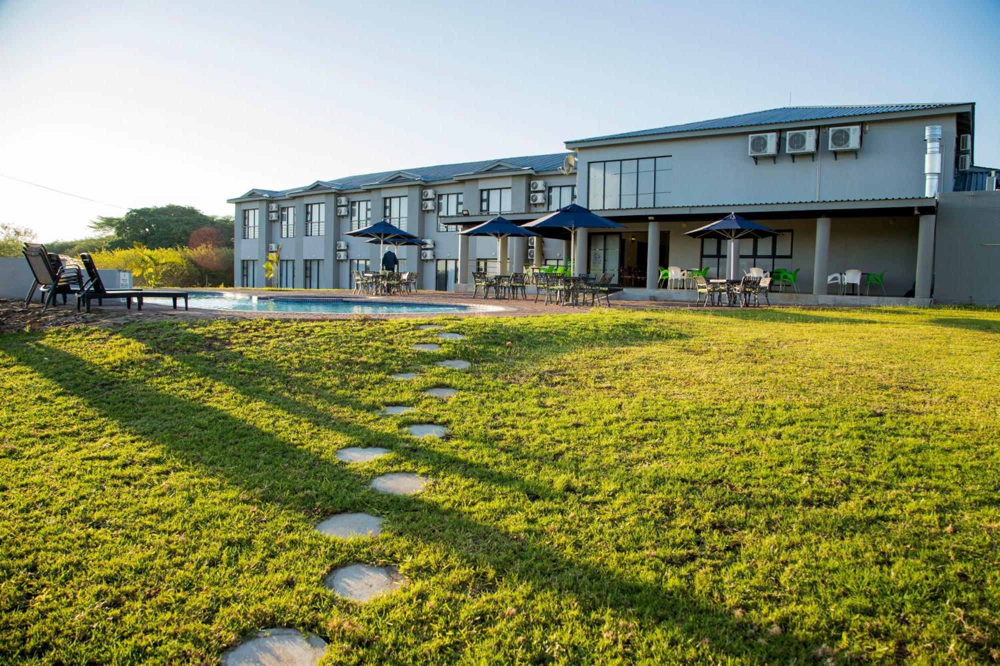 Two Rivers Hotel Касане Екстериор снимка